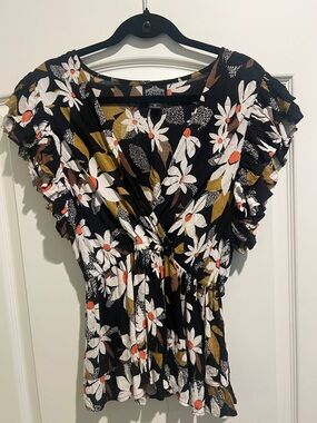 Angie size medium rayon top floral